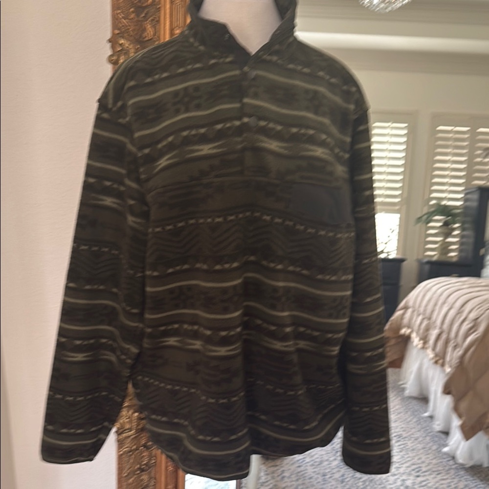 Fleece Quarter Snap neck with black nylon piping, front pocket GUC Size L